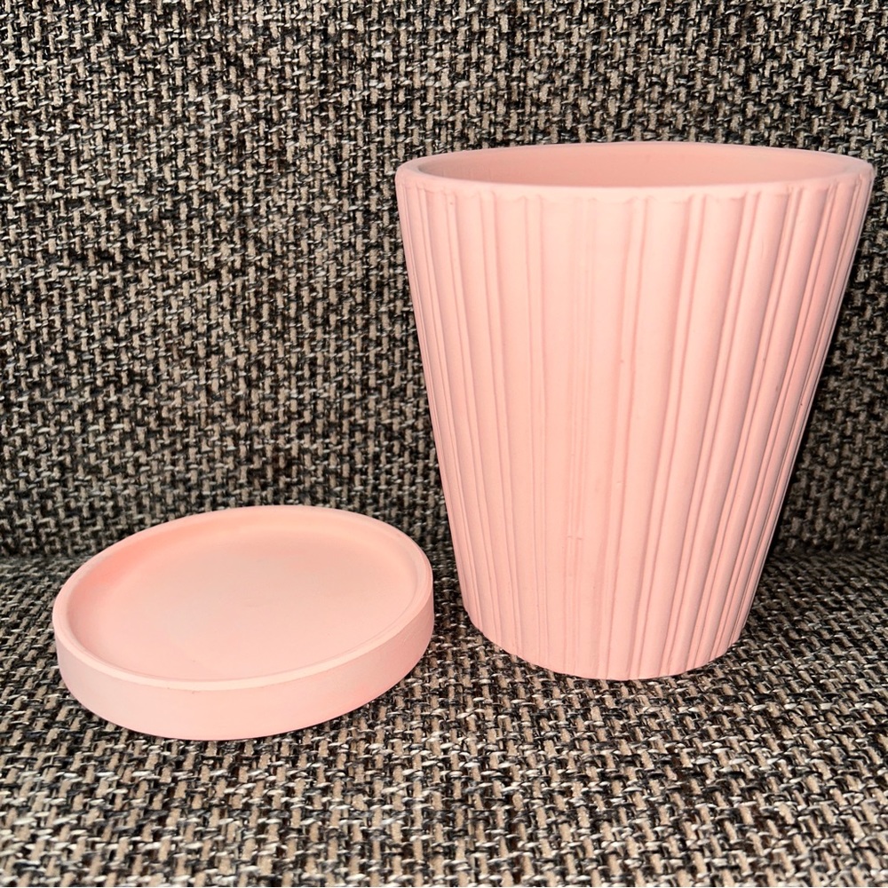 Ribbed Terracotta Flower Pot - Picture 7 of 9